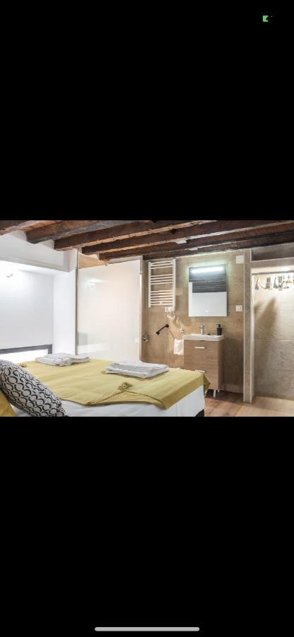 Experiencia En Triana Apartment Seville Luaran gambar