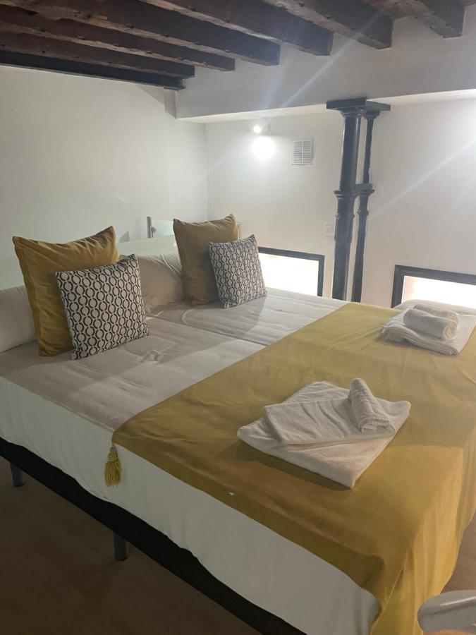 Experiencia En Triana Apartment Seville Luaran gambar
